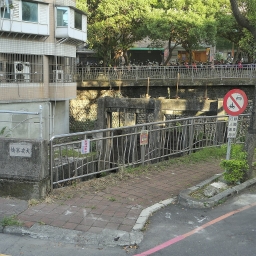 旁水